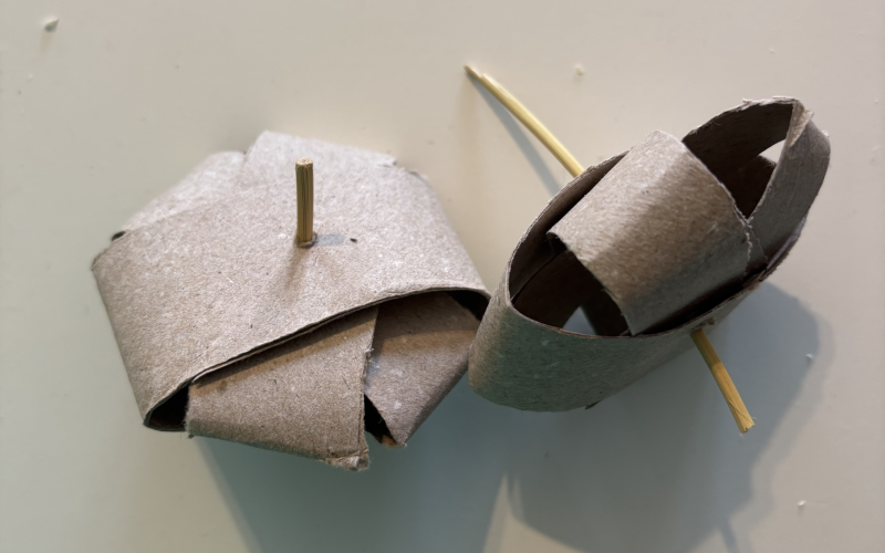 Rotolo scottex tagliato + rametto panico